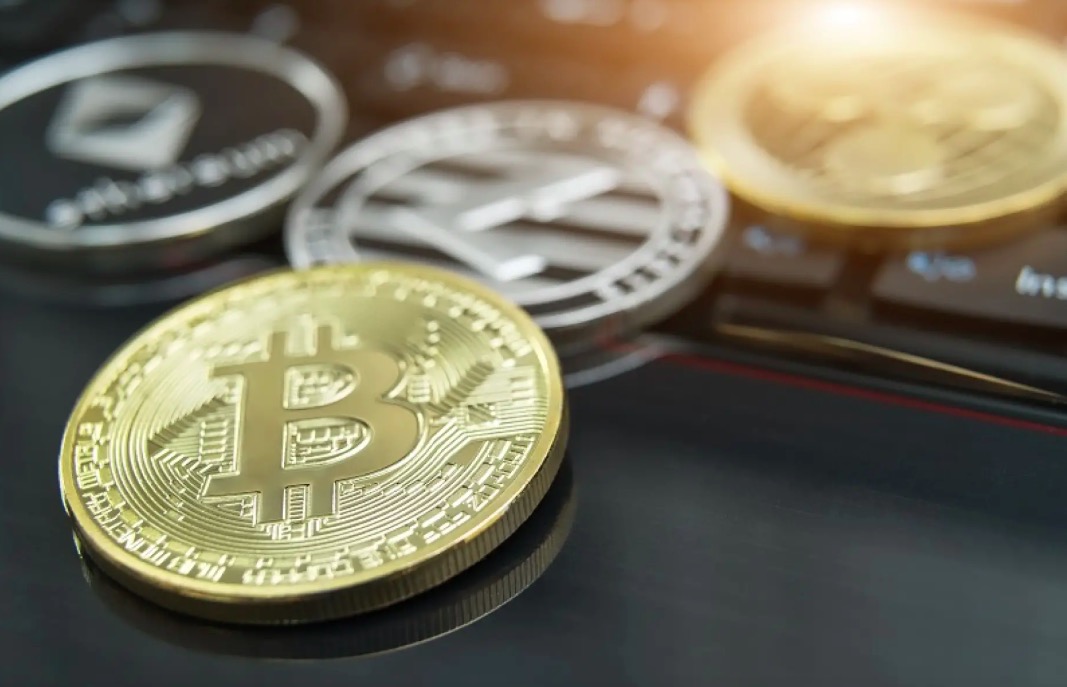 Efsanevi İsim Bitcoini Övdü Altcoinleri Gömdü