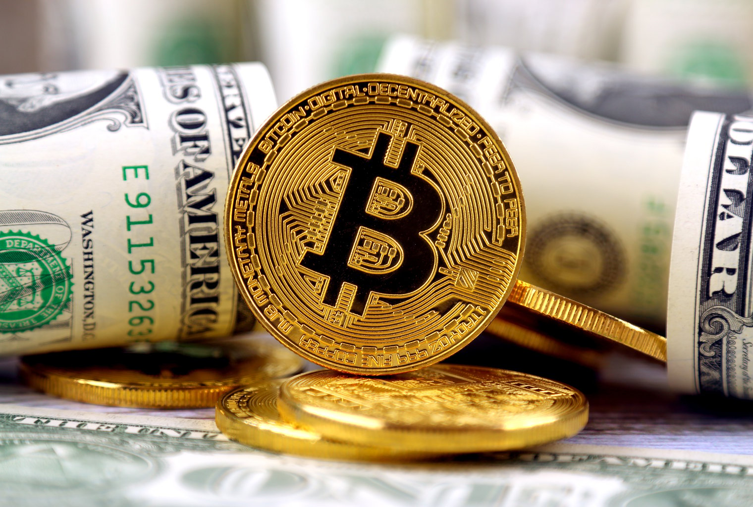 Bitcoin Benimsenmesi Dolara Karşı BTCnin İyi ve Kötü Yönleri