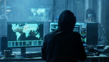 cryptopunksin yaraticisi larva labsin meebits projesi saldiriya ugradi