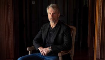 bitcoin destekcisi michael saylorin net degeri altin destekcisi peter schiffi geride birakti