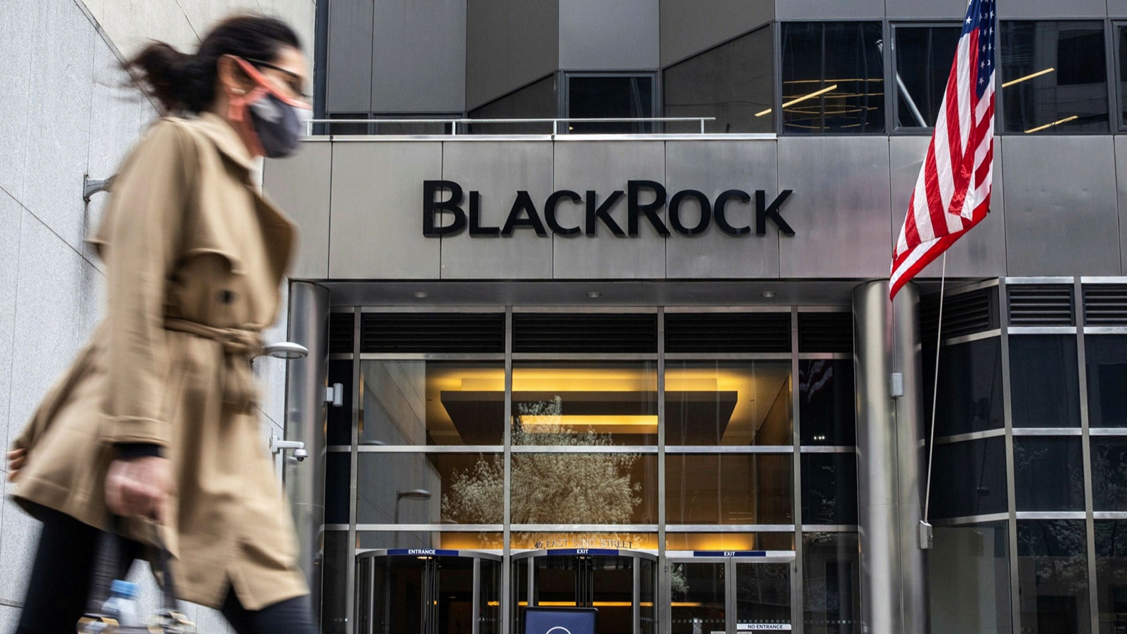 blackrocktan bitcoin btc madencilik sirketlerine dev yatirim