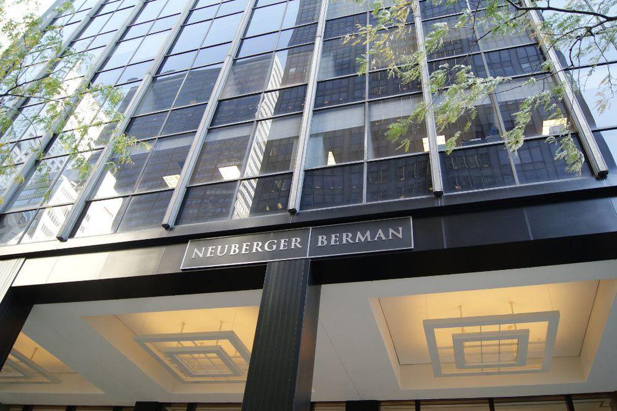 neuberger-berman-164-milyon-dolarlik-emtia-fonunun-yuzde-5ini-bitcoine-btc-yatirabilir.jpeg