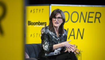 ark invest robinhood hissesi almak icin tesla hisselerini satti