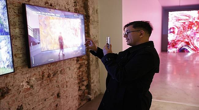 samsung refik anadol