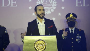 el salvador bitcoin destekli tahvil planini erteledi