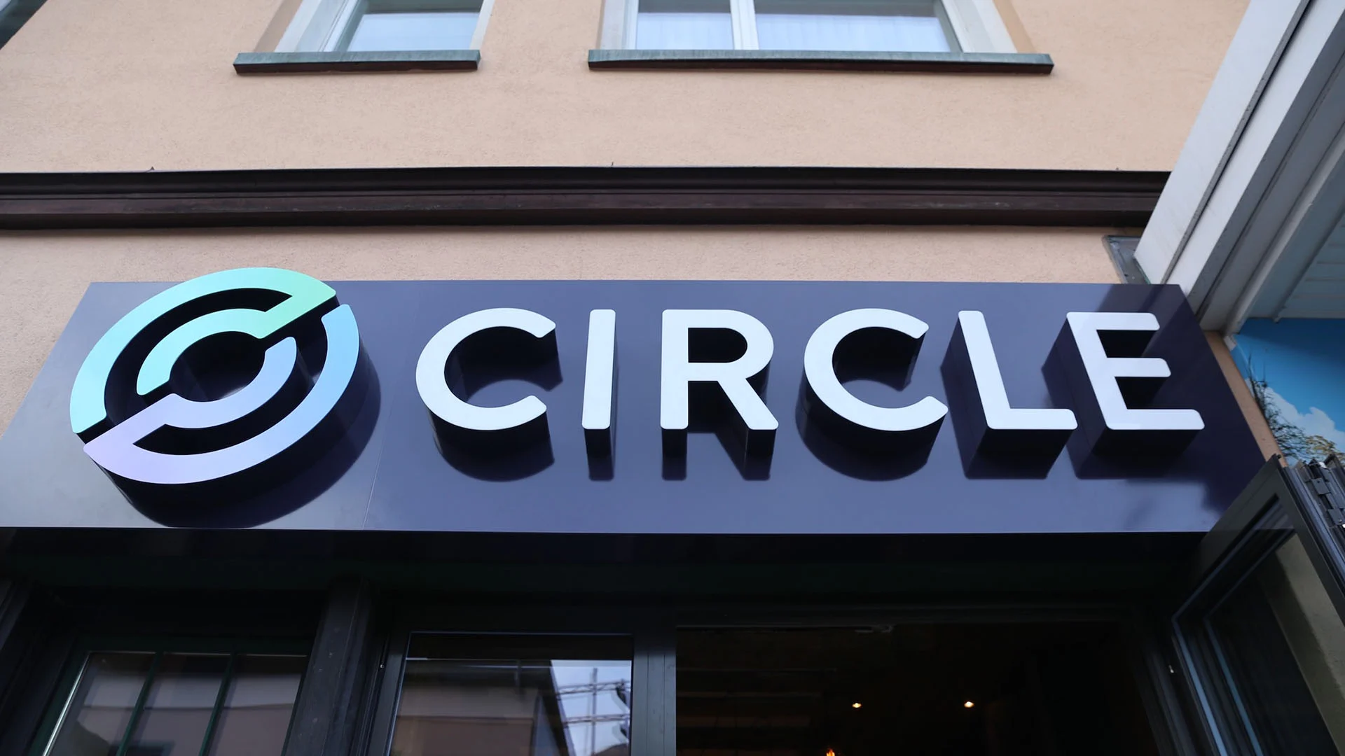 circle 1