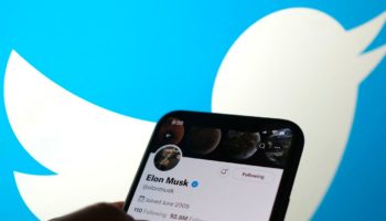 Elon Musk Toplu Davayla Karsi Karsiya