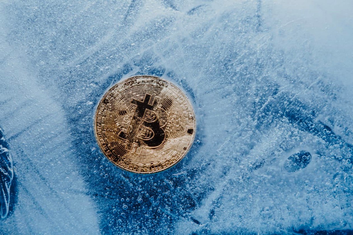 Amber Kripto Kisinda Siki Giyinmeye Calisiyor